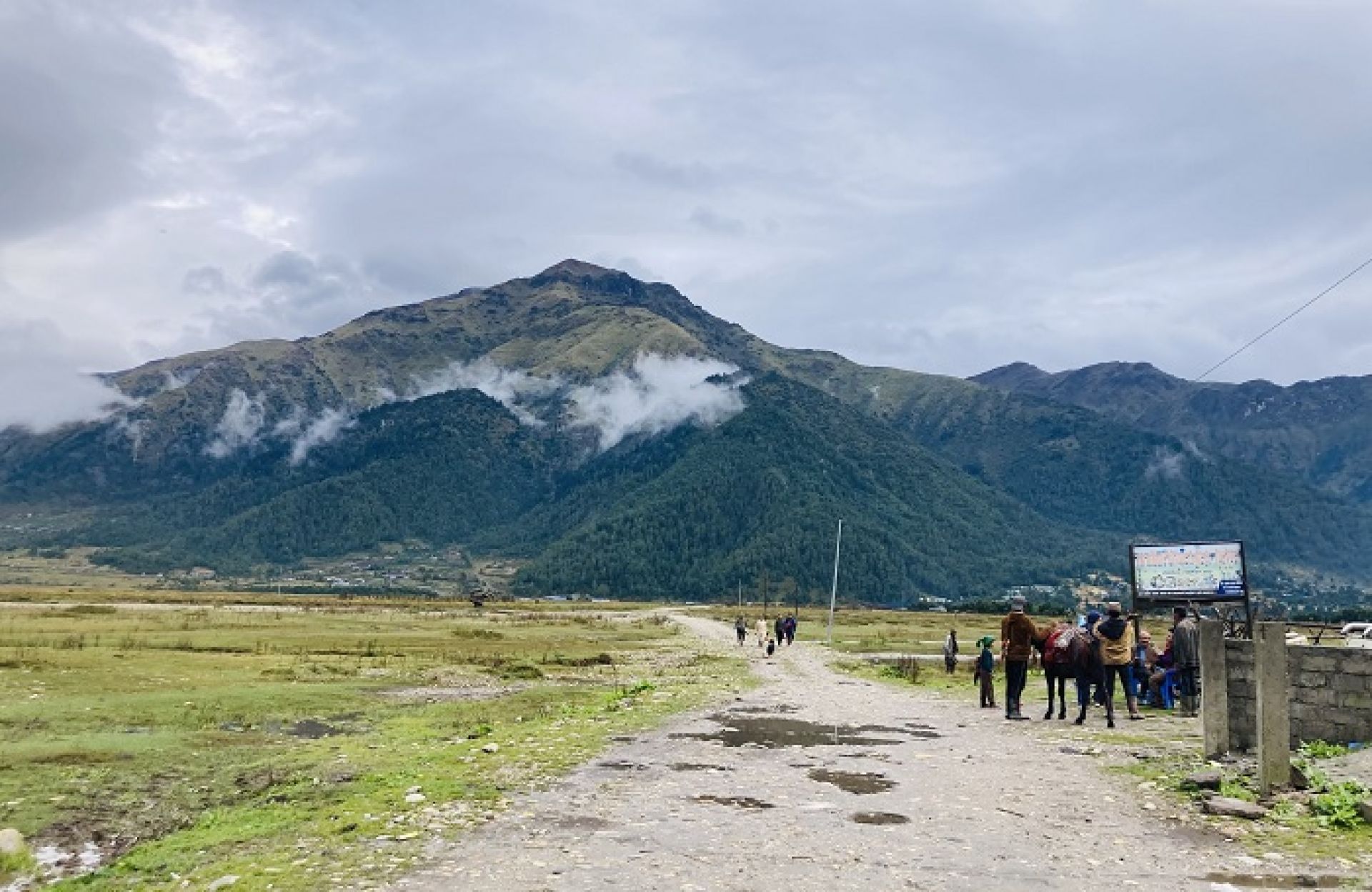 ढोरपाटनको यात्राः सिकार खेल्न विदेशी, घुमफिर गर्न नेपाली